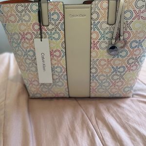 Ck white rainbow tote with removable wristlet new in great condition